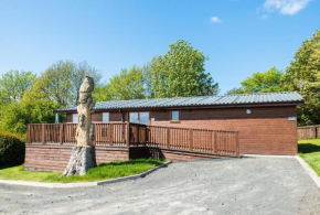 Tawny Lodge with Hot Tub